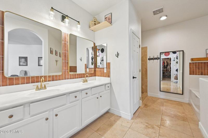 23-web-or-mls-N Vine Ave-S2102-023