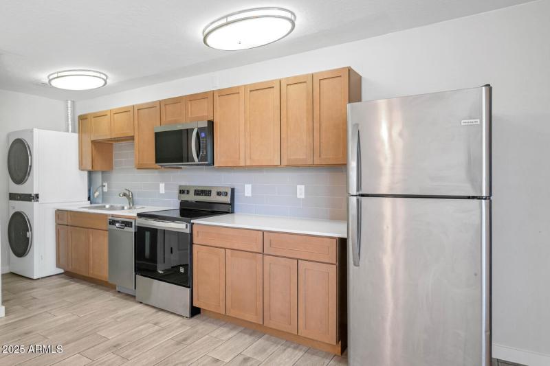 4821 E Sheridan St-large-042-017-4821 E