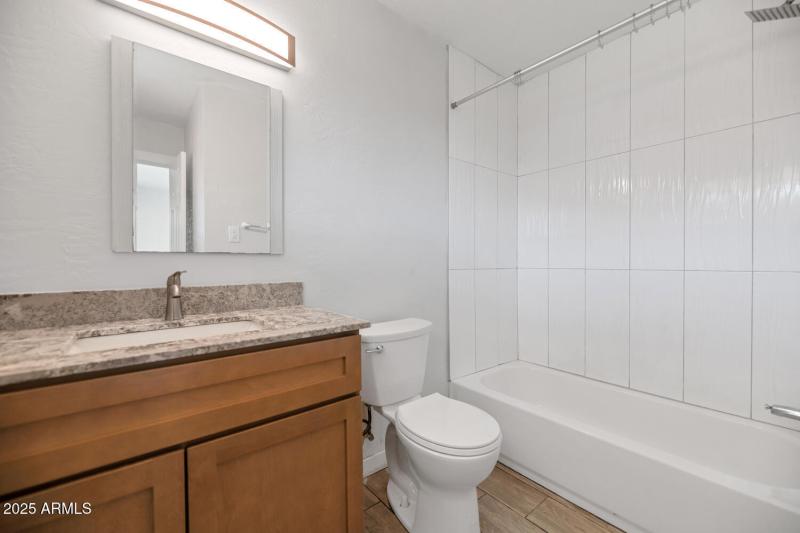 4821 E Sheridan St-large-045-014-4821 E