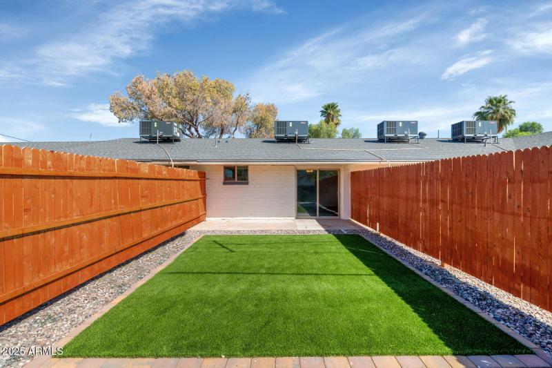 4821 E Sheridan St-large-046-033-4821 E