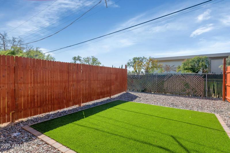 4821 E Sheridan St-large-047-031-4821 E