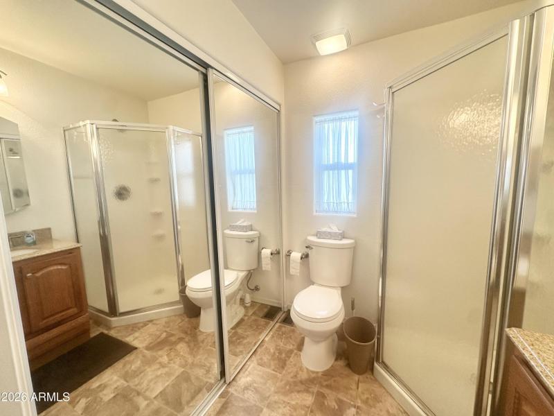 GRAND MIRRORED CLOSET