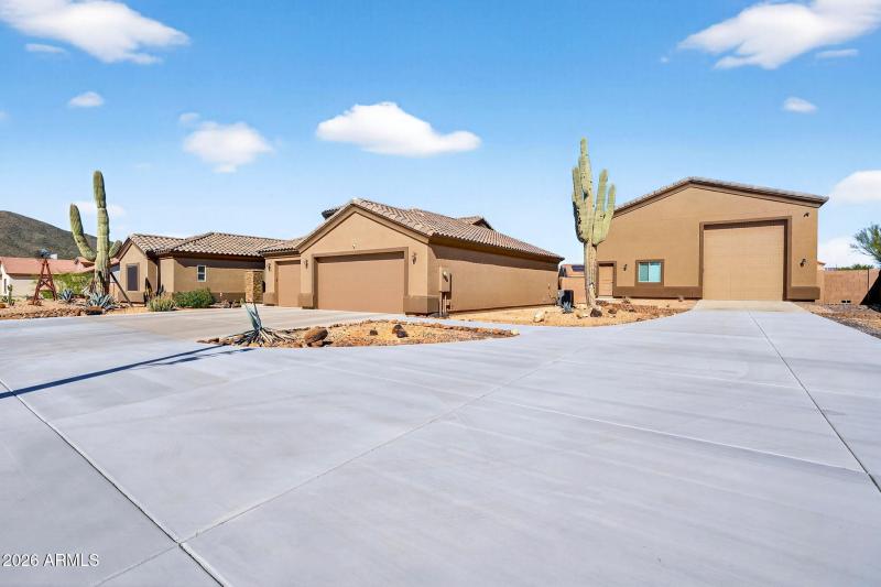 Front Exterior – Driveway View