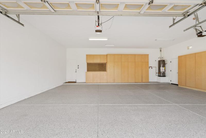 3 Car, New Epoxy, New Water Heater