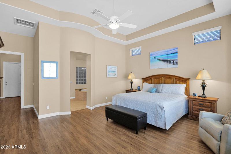 Primary bedroom, ensuite