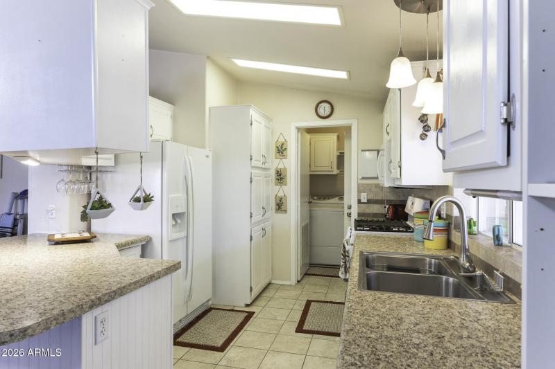 450 W Sunwest Dr Lot 190 - Kitchen