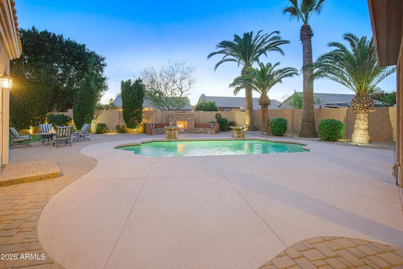 RESORT-STYLE BACKYARD