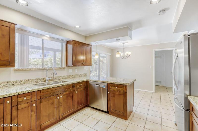 6125 N Central Ave 11 - Web Quality - 01