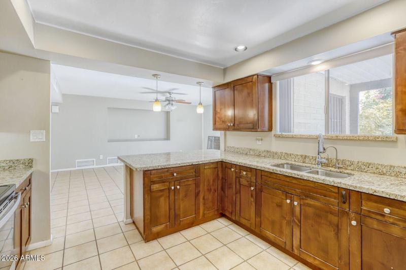 6125 N Central Ave 11 - Web Quality - 01