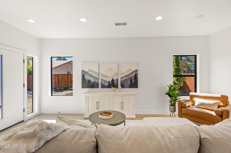 302 W Oak Ave Lot 11-18