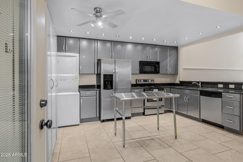 1231 E Bluebell Ln-5