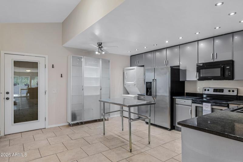 1231 E Bluebell Ln-6