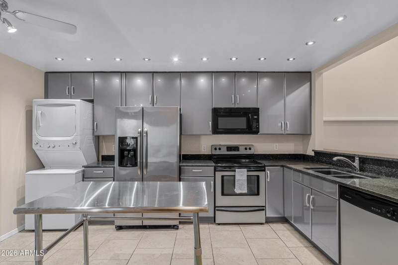 1231 E Bluebell Ln-8