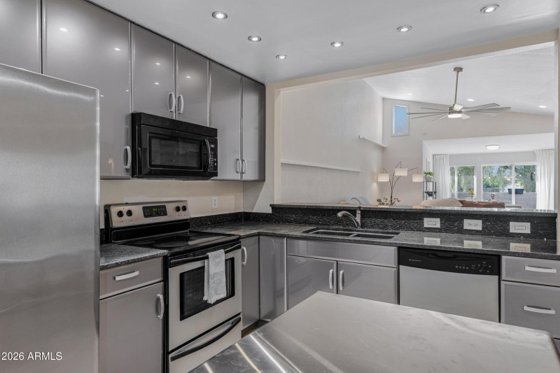 1231 E Bluebell Ln-9