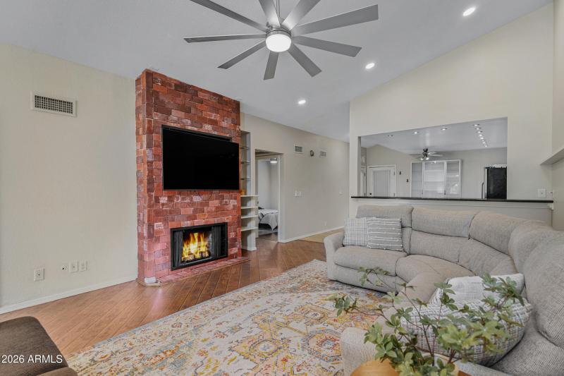 1231 E Bluebell Ln-12