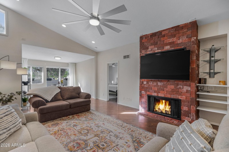 1231 E Bluebell Ln-14