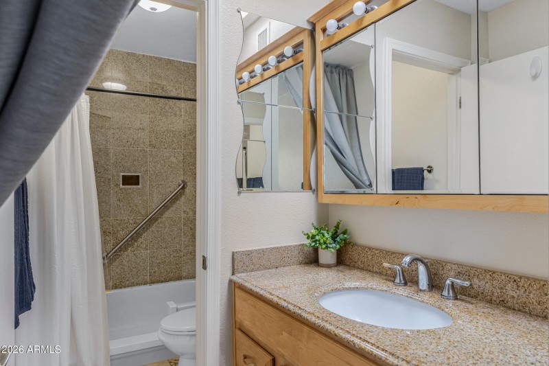 1231 E Bluebell Ln-20