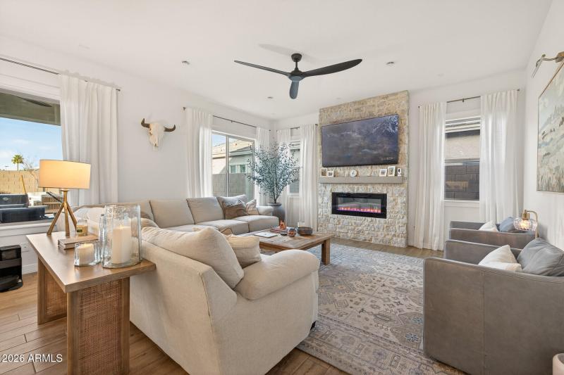 19_20076_W_Campbell_Ave19_mls