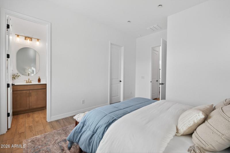 47_20076_W_Campbell_Ave47_mls