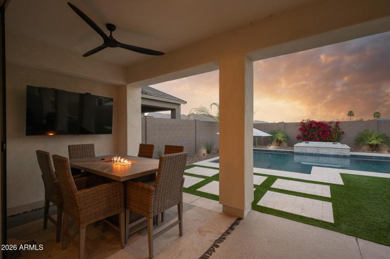 100_20076_W_Campbell_Art8_mls