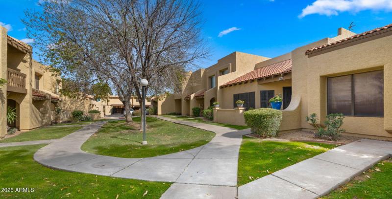 35-web-or-mls-Front yard2