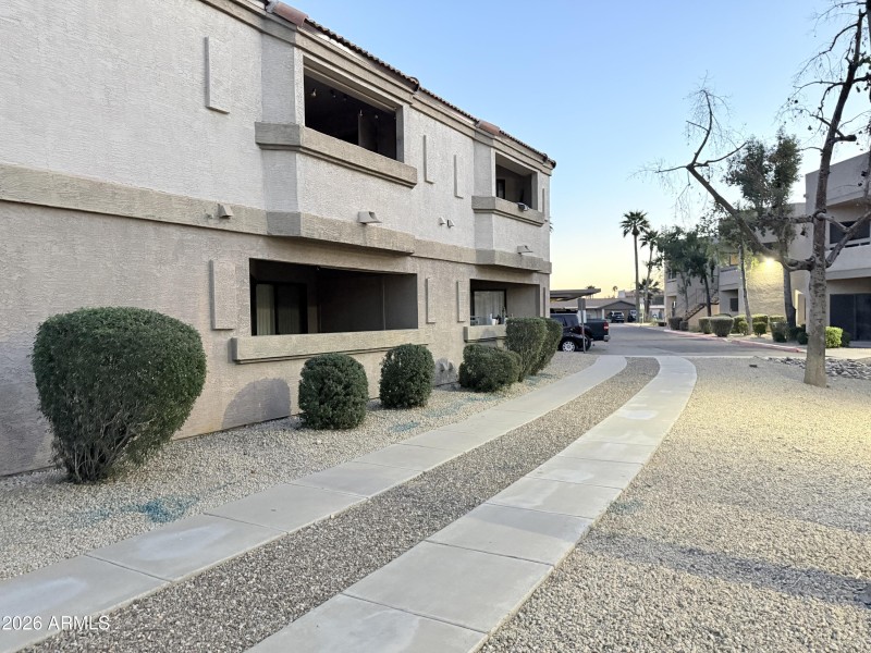 23 walkway behind unit