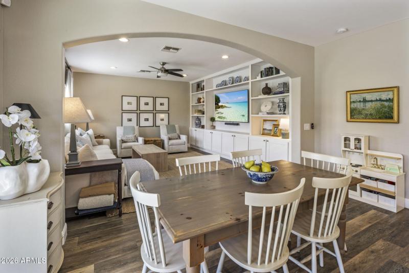 Eat in Kitchen Dining Area