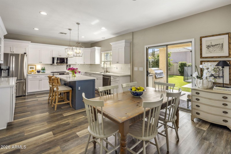 Eat in Kitchen Dining Area