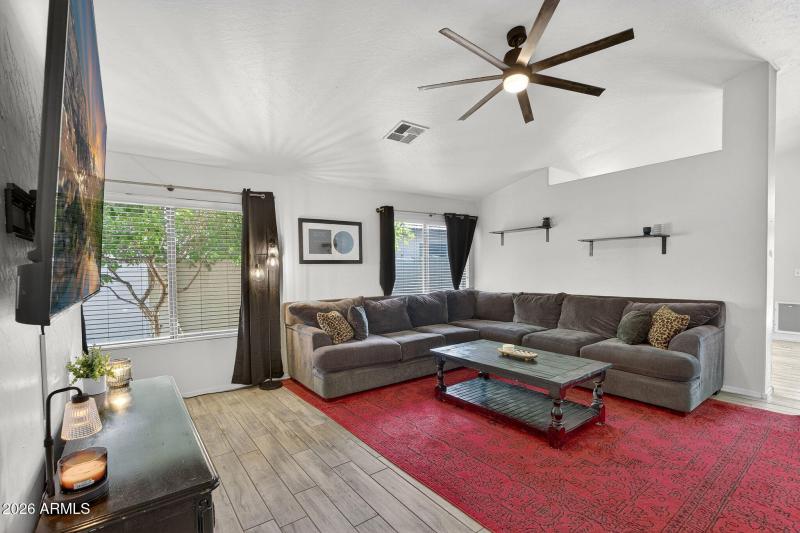 6-web-or-mls-07W Vaughn Ave