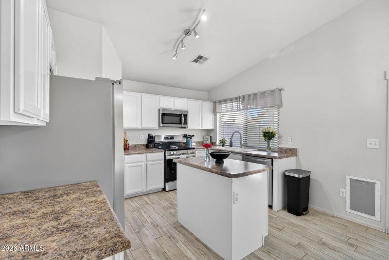 10-web-or-mls-27W Vaughn Ave