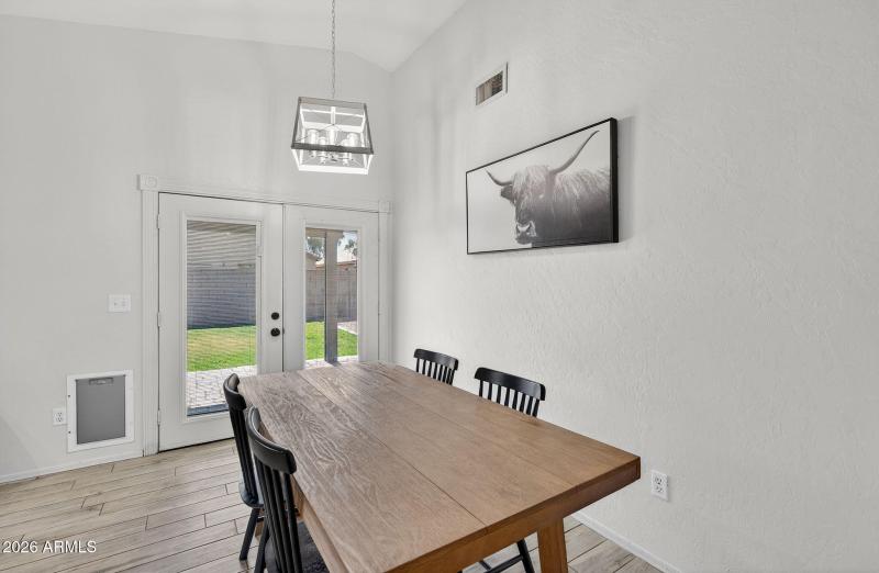 18-web-or-mls-23W Vaughn Ave