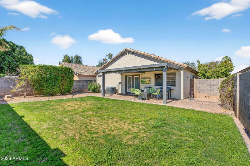 32-web-or-mls-33W Vaughn Ave