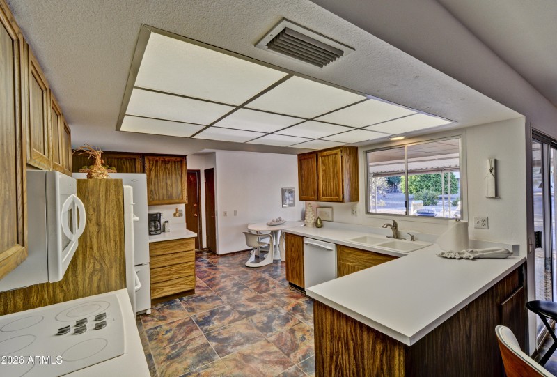 Kitchen & Breakfast Nook