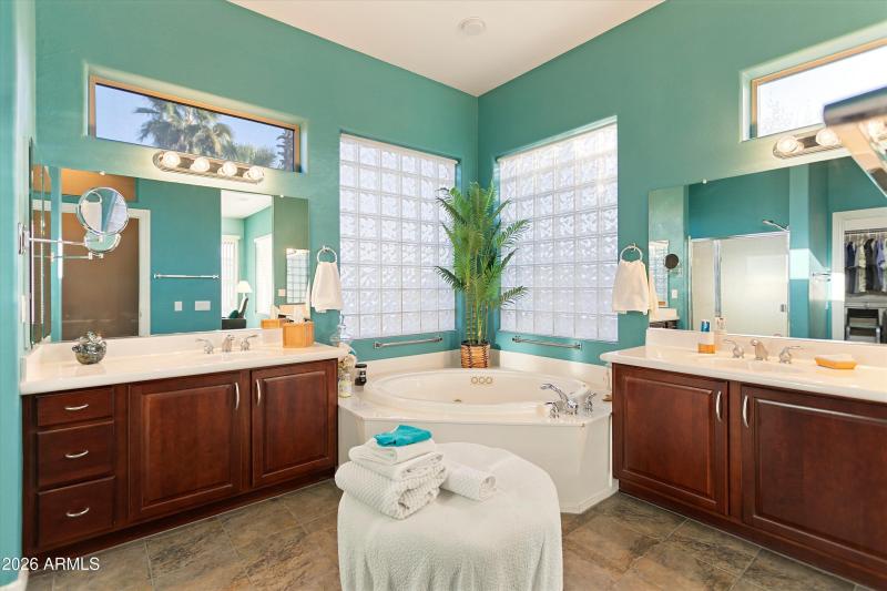 30-16385 W Glacier Ct