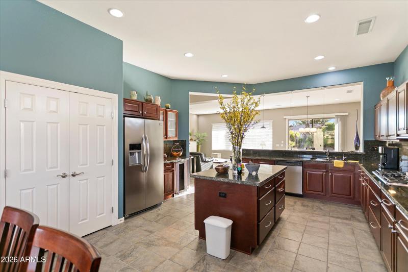 24-16385 W Glacier Ct