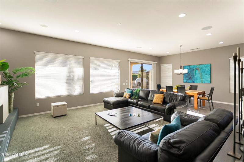 15-16385 W Glacier Ct