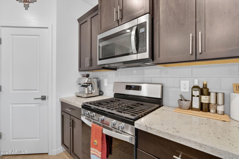 007_11-web-or-mls-11-web-or-mls-27w_sunl