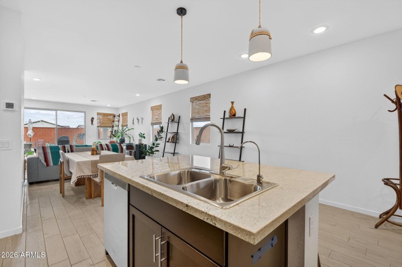 008_12-web-or-mls-12-web-or-mls-28w_sunl