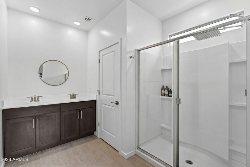 014_24-web-or-mls-39w_sunland_dr_544