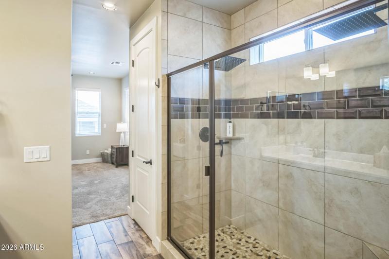 3194 Bathroom 1 shower