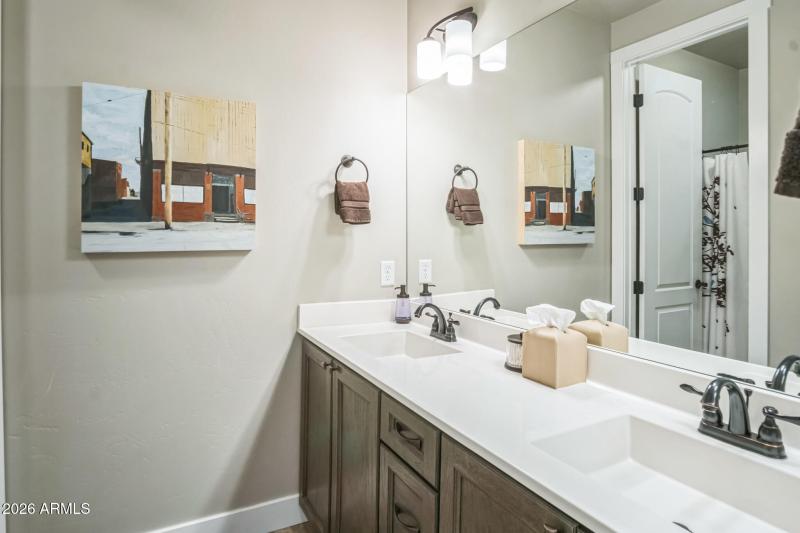 3194 Full Bath 2 sinks