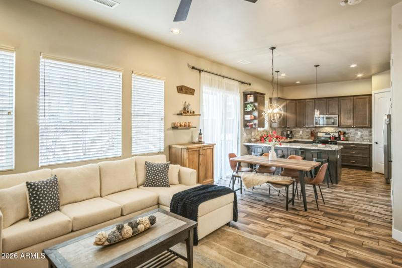 3194 Full living kitchen shot