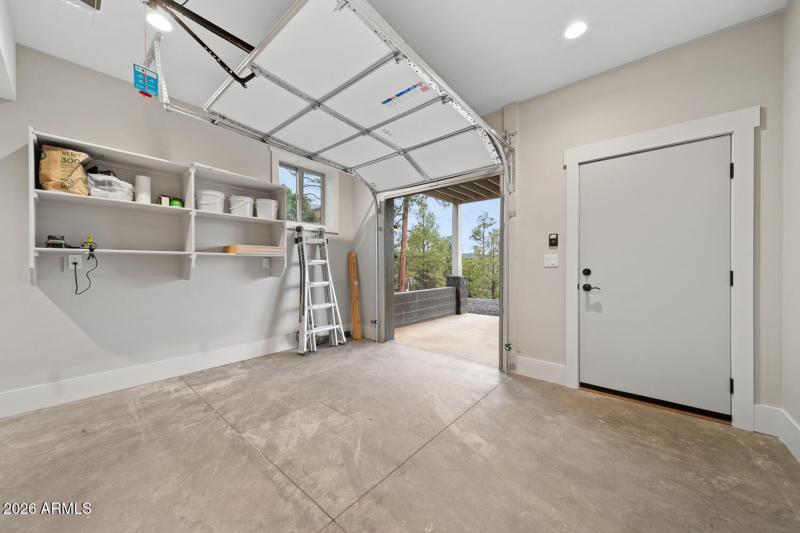 Extra Garage/Utilitly Area