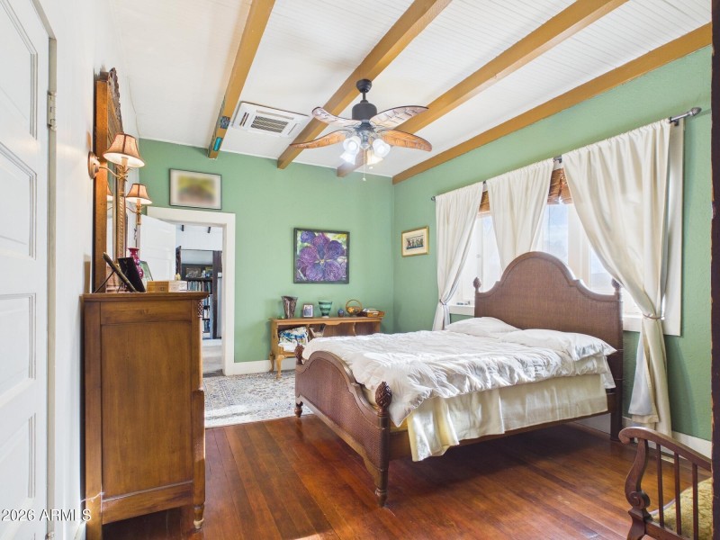 CAM03379G0-PR0182-STILL009