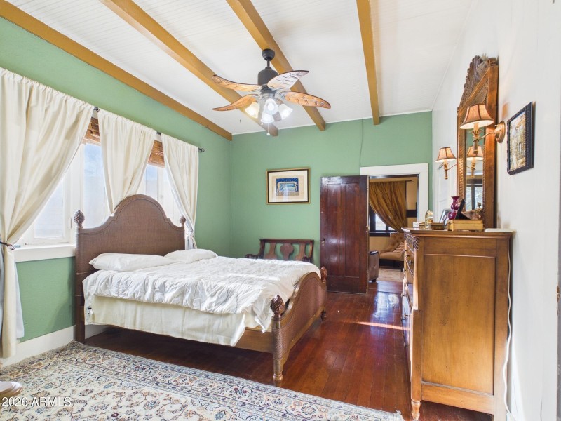 CAM03379G0-PR0182-STILL010