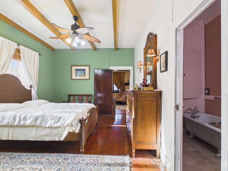 CAM03379G0-PR0182-STILL011