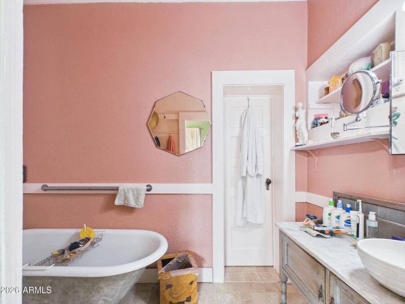 CAM03379G0-PR0182-STILL012