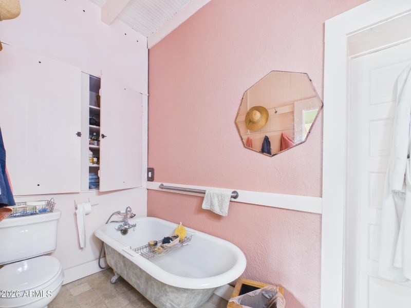 CAM03379G0-PR0182-STILL013