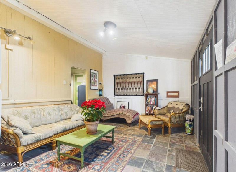 CAM03379G0-PR0182-STILL018-001