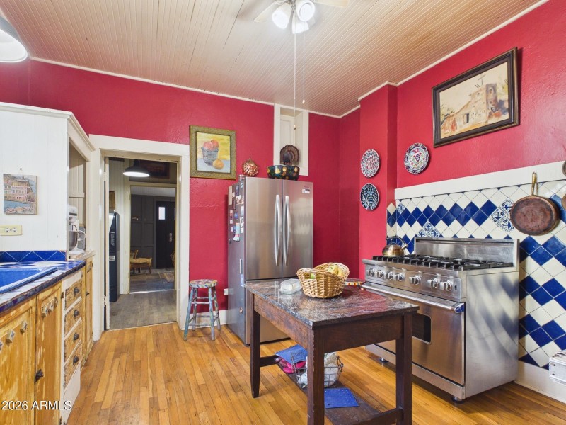 CAM03379G0-PR0182-STILL024